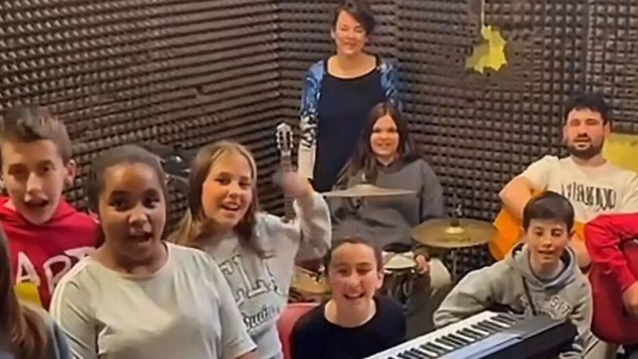 Il ringraziamento dei giovani musicisti a Vasco