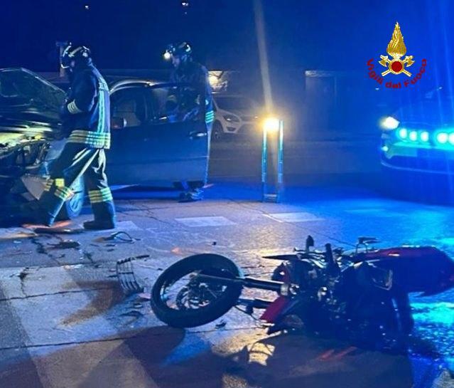 Scontro tra auto e moto: feriti due giovanissimi