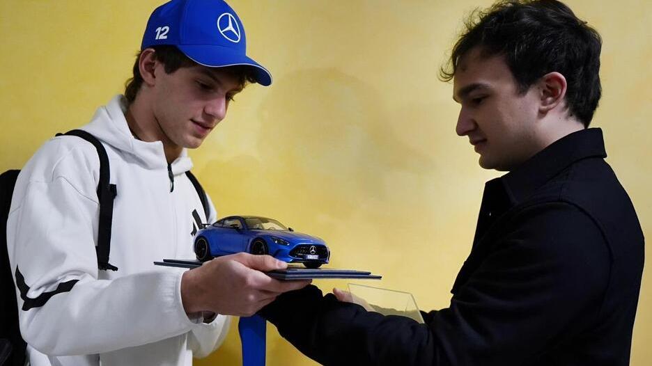 Ferrara, storia del ragazzo che ricrea supercar: «I miei modellini ai campioni»