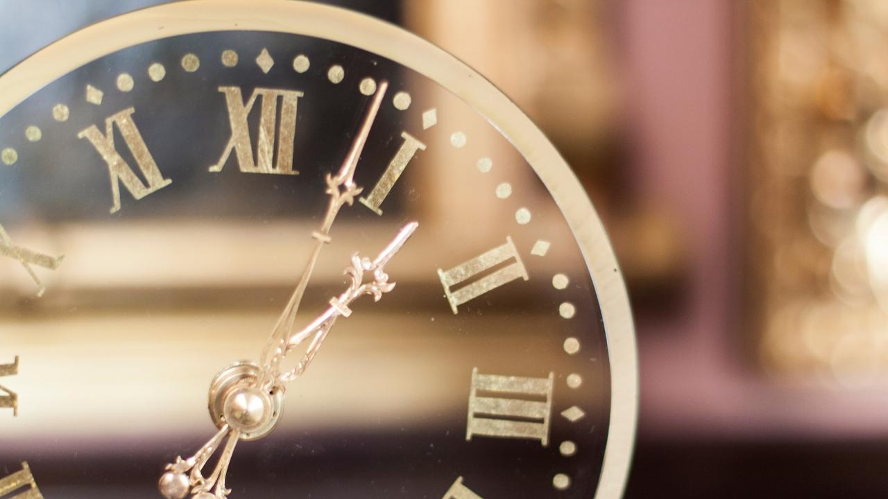 Torna l’ora legale: quando e come spostare le lancette – E in Parlamento si studia una novità