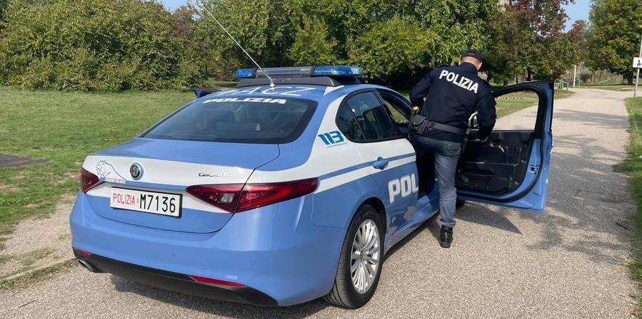 
	Sul posto la Polizia di Stato

