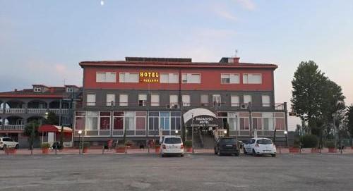 
	Hotel Paradiso

