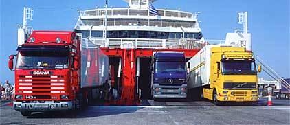 Prezzi carburante alle stelle, autotrasportatori al collasso: «Obbligati a rifiutare i lavori»