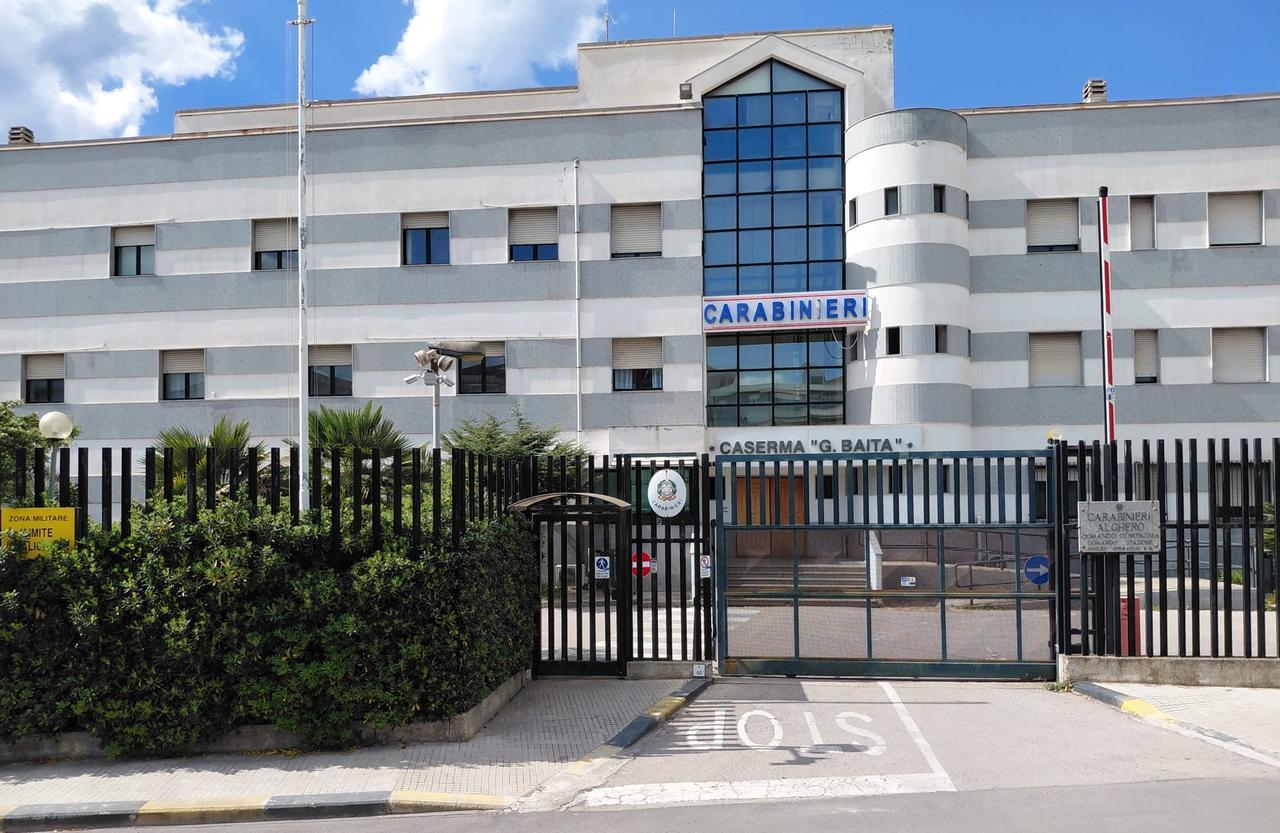 Alghero, furgoni rubati e munizioni nascosti nei terreni: denunciato