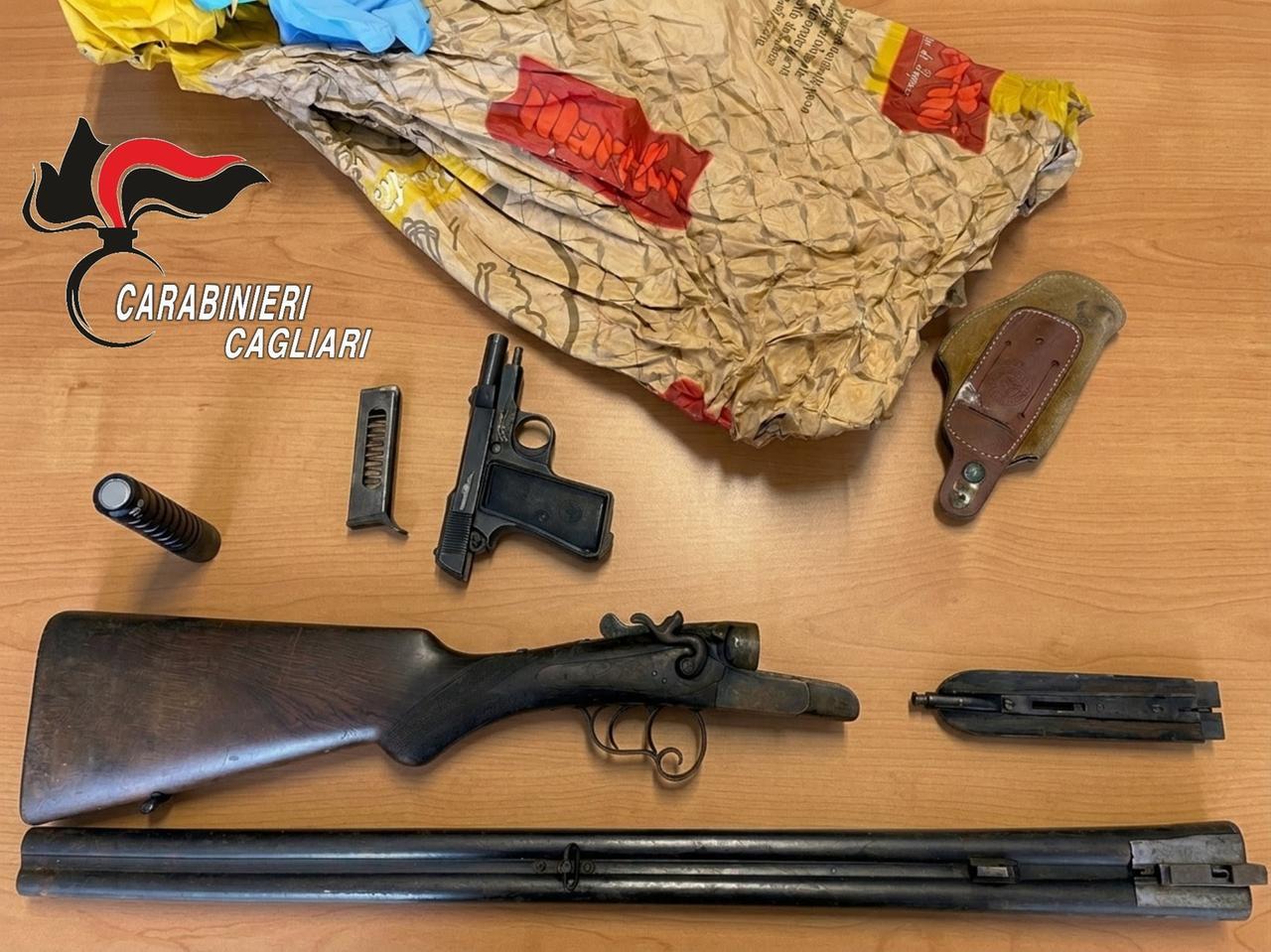 Fucile e pistola nascoste nelle balle di foraggio, erano armi clandestine: arrestato un allevatore