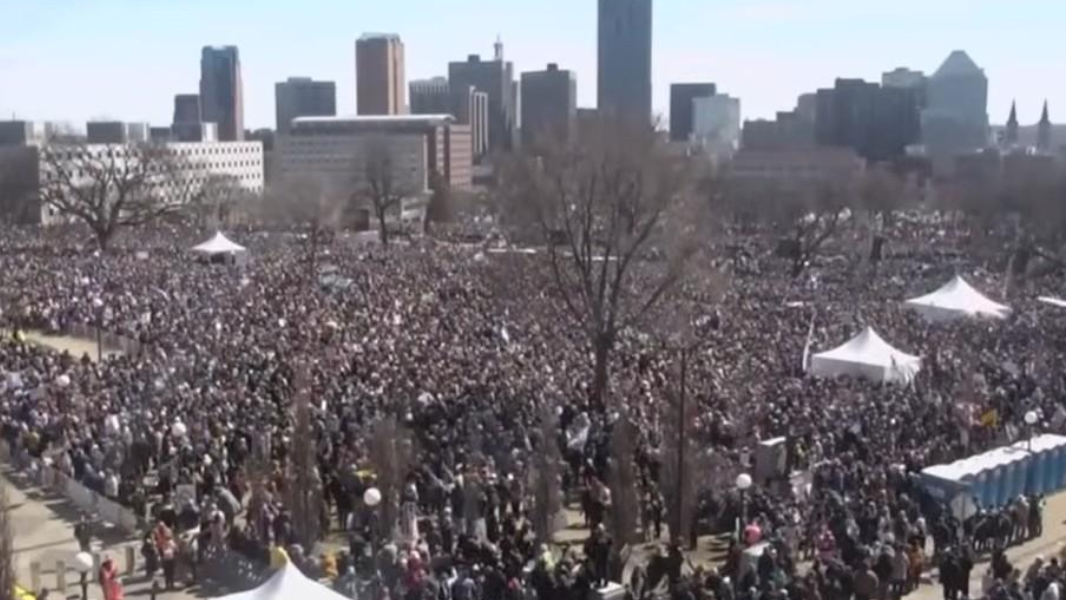 Milioni di americani in piazza contro la guerra di Trump in Iran: 3mila manifestazioni in 50 Stati