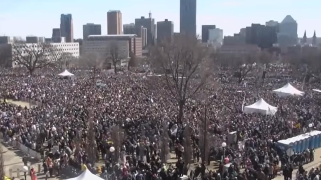 Milioni di americani in piazza contro la guerra di Trump in Iran: 3mila manifestazioni in 50 Stati