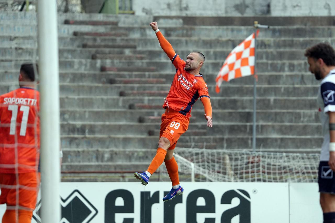 
	L'esultanza arancione

