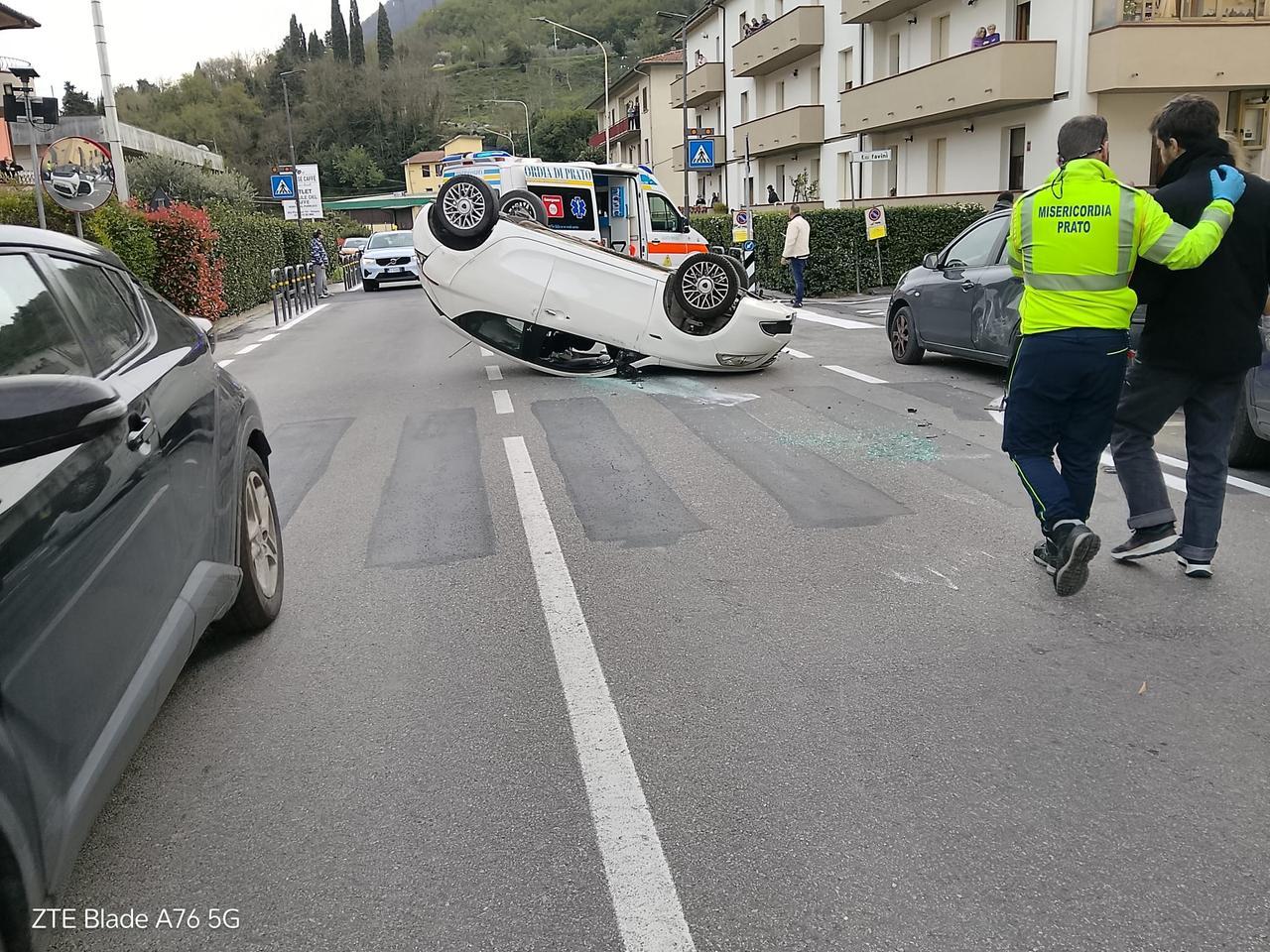 
	L'auto ribaltata sulla regionale 325

