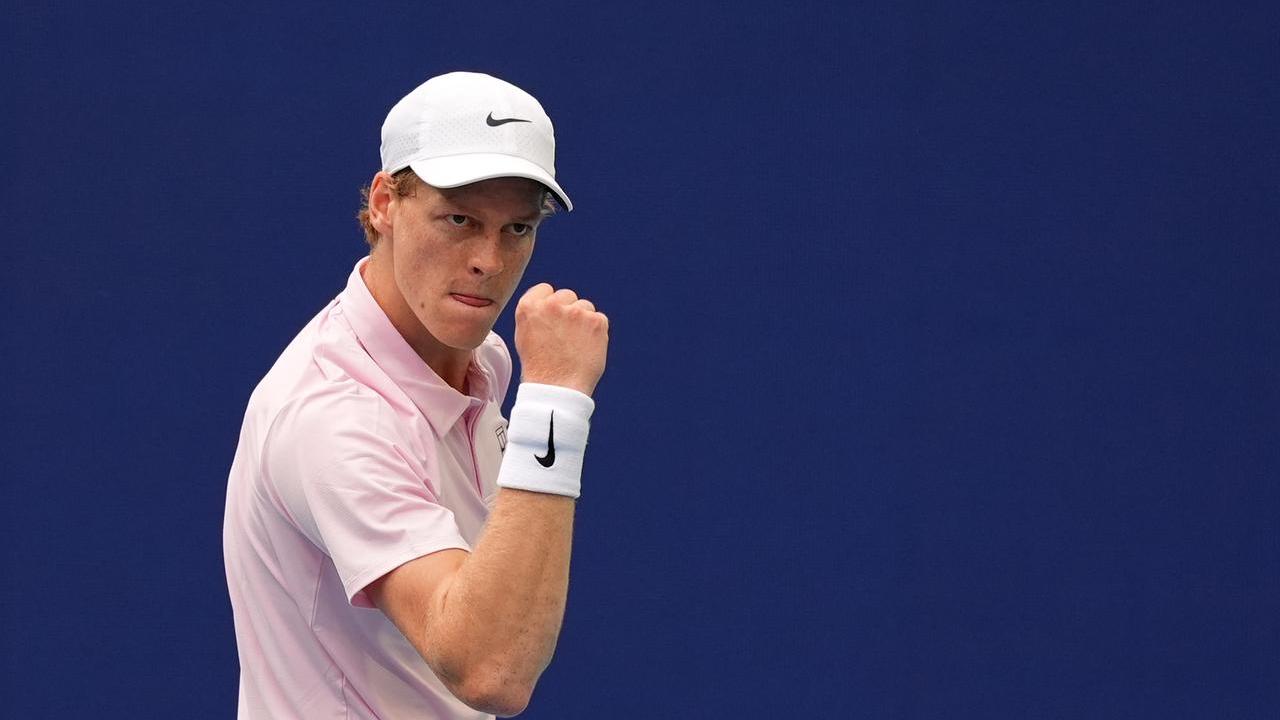 Atp Miami, la finale Sinner-Lehecka sospesa per pioggia dopo il primo set: ecco quando si torna in campo