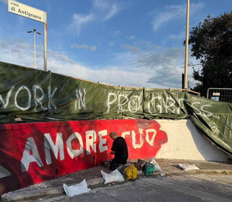 Livorno e il murale del cuore per Pippi e Odu: «Per noi un sogno che si realizza»<br>
