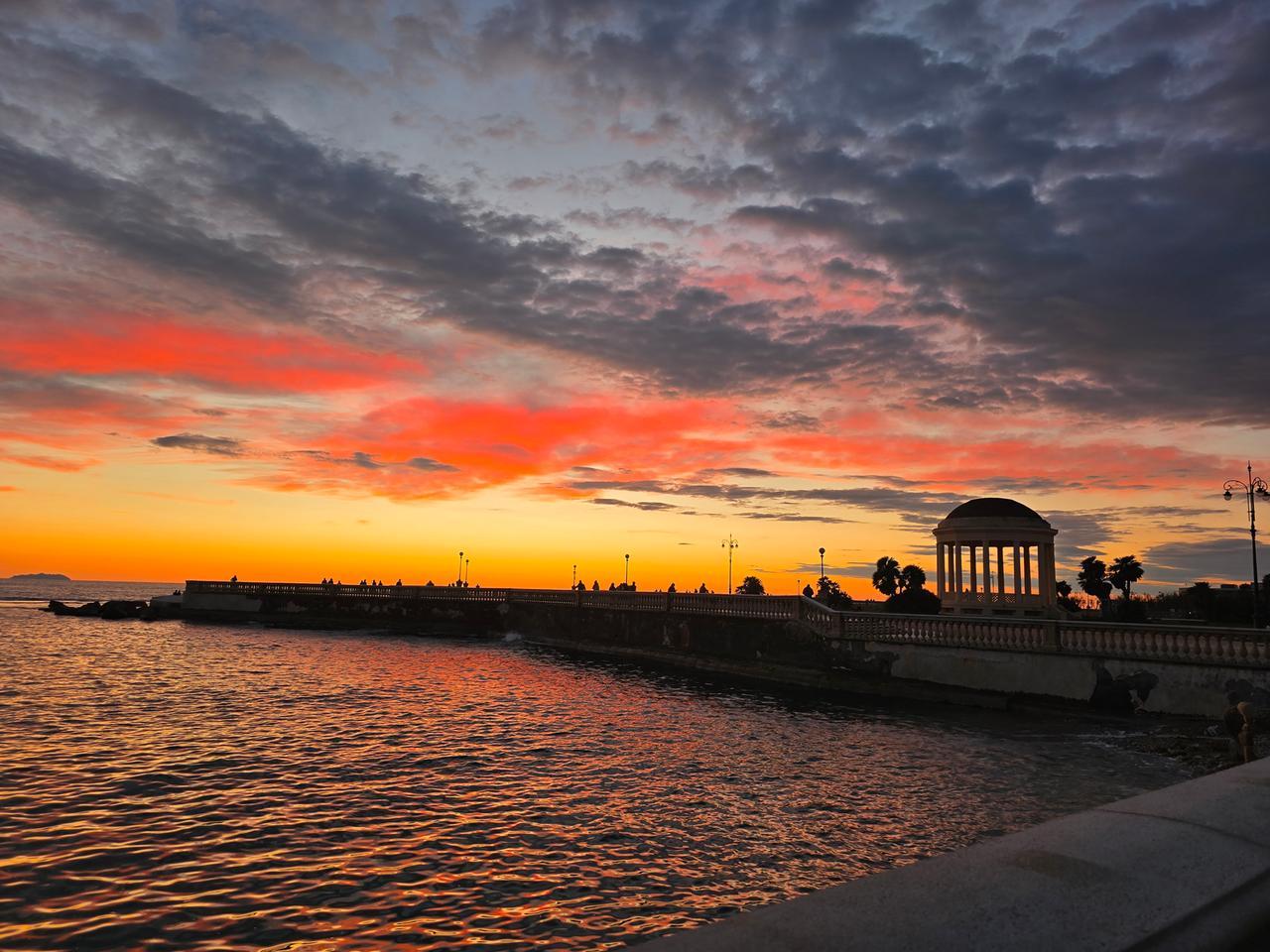 Livorno, buon tramonto a tutti. Grazie a Emanuele Corso