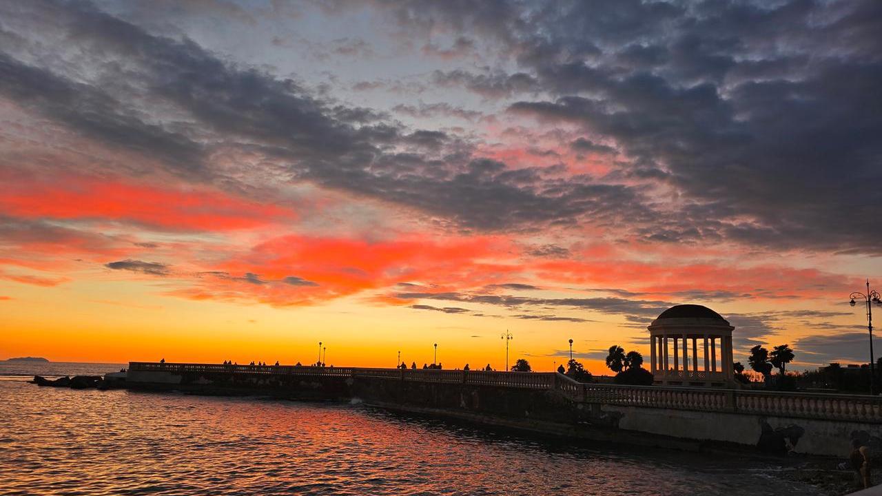 Livorno, buon tramonto a tutti. Grazie a Emanuele Corso