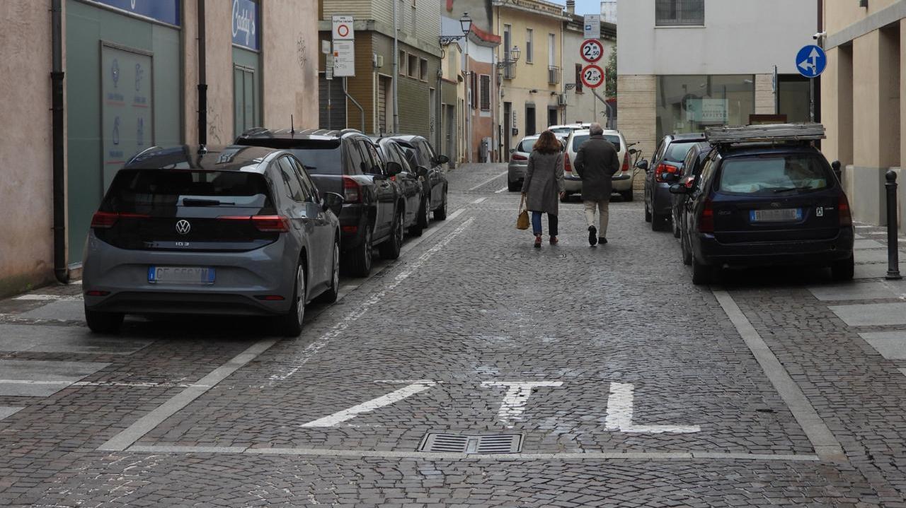 Oristano Ztl in una strada del centro cittadino