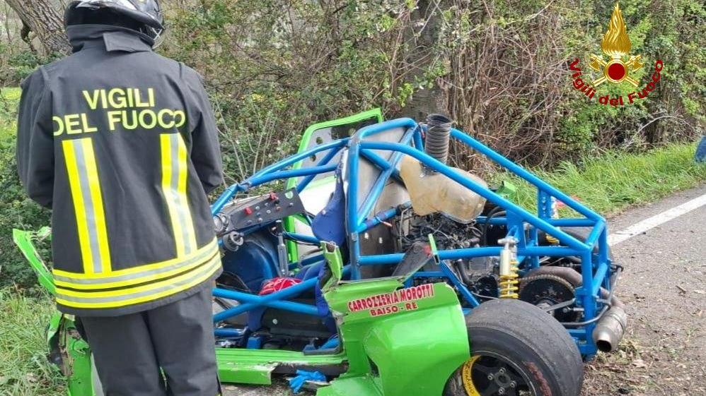 Si schianta durante lo slalom: soccorso in elicottero un pilota di 67 anni