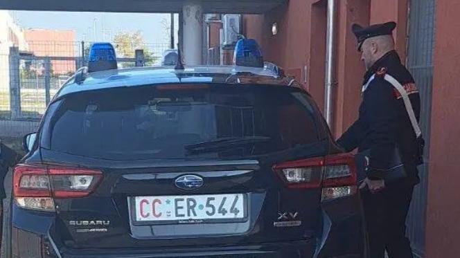 Commerciante aggredita con un cacciavite: «Viviamo nell’ansia che torni»