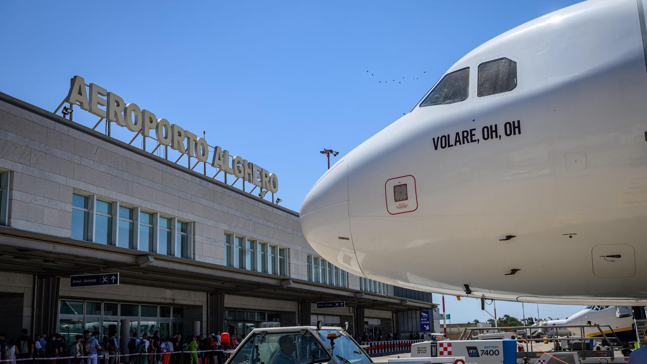 Trasporti aerei, Pasqua da incubo: volare in Sardegna costa come andare a New York – Tutti i prezzi