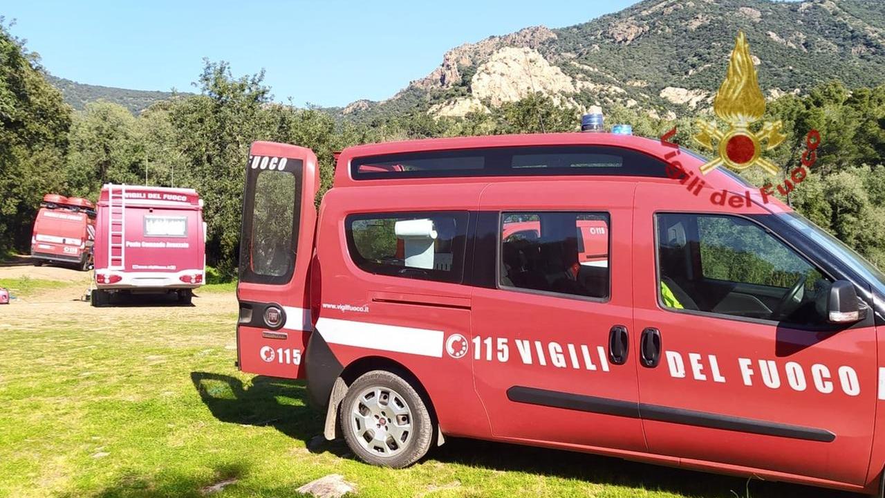 Si perde durante un’escursione: 24 ore di ricerche con droni, un elicottero, unità cinofile e specialisti dei vigili del fuoco