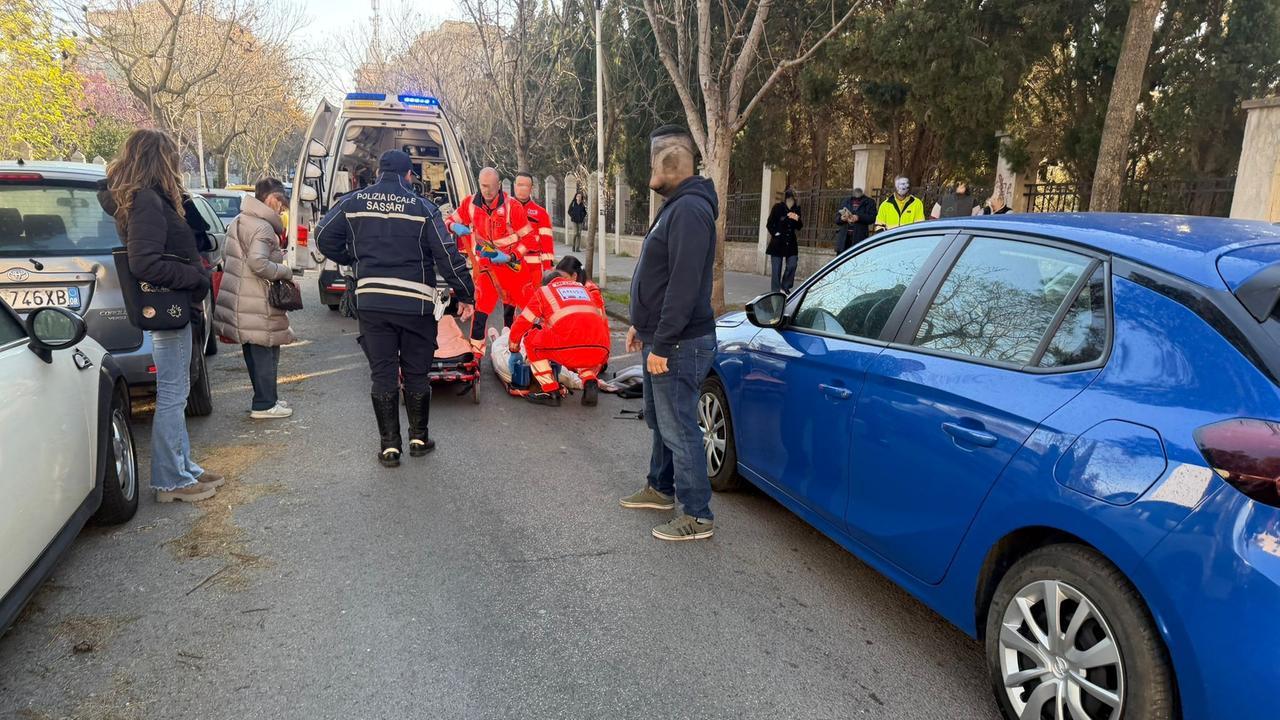 Sassari, investita mentre attraversa la strada: una donna in ospedale
