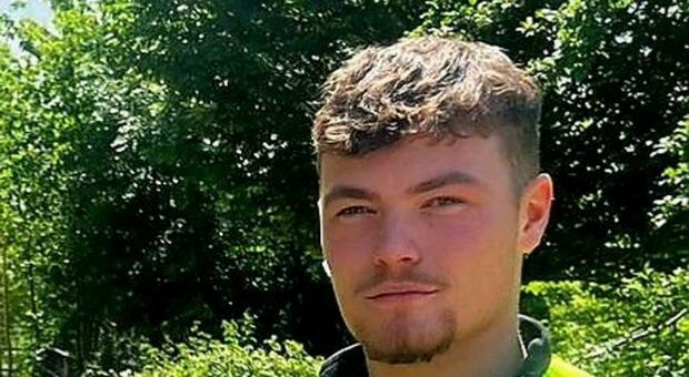 Per il medico erano solo vertigini: poliziotto e personal trainer di 21 anni muore per un tumore al cervello