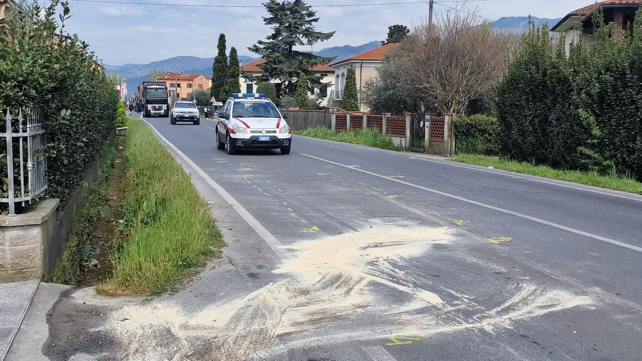 Tamponato da un pullman a Lammari, muore 62enne