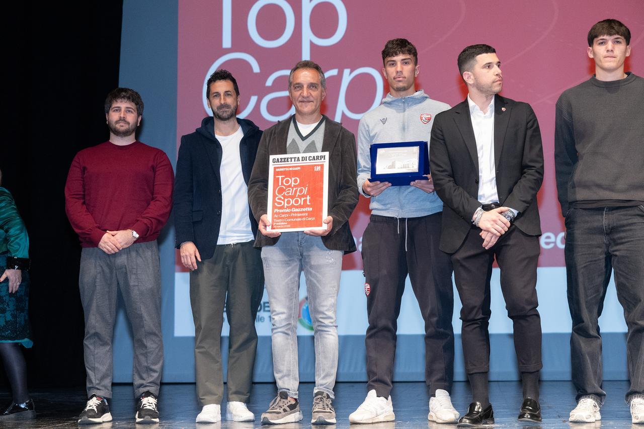 
	Pellacani, Rossi e giocatori della Primavera premiati al Top Carpi Sport

