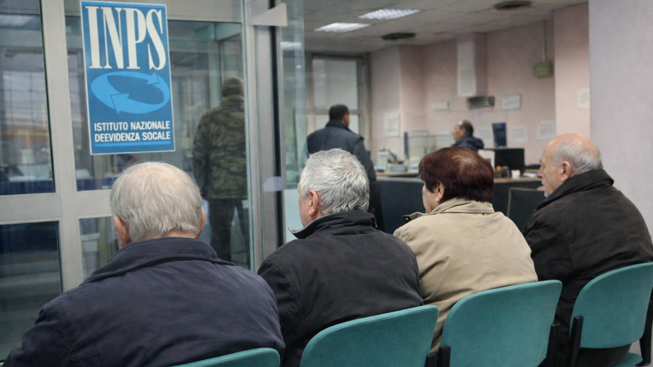 Pensioni di aprile, pagamenti da domani: il calendario e le possibili variazioni nel cedolino