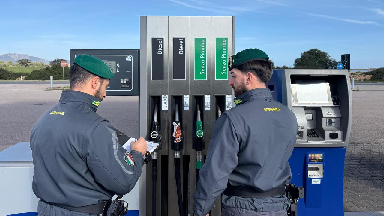 Caro carburanti, controlli della guardia di finanza a Sassari: 10 irregolarità su 14 distributori