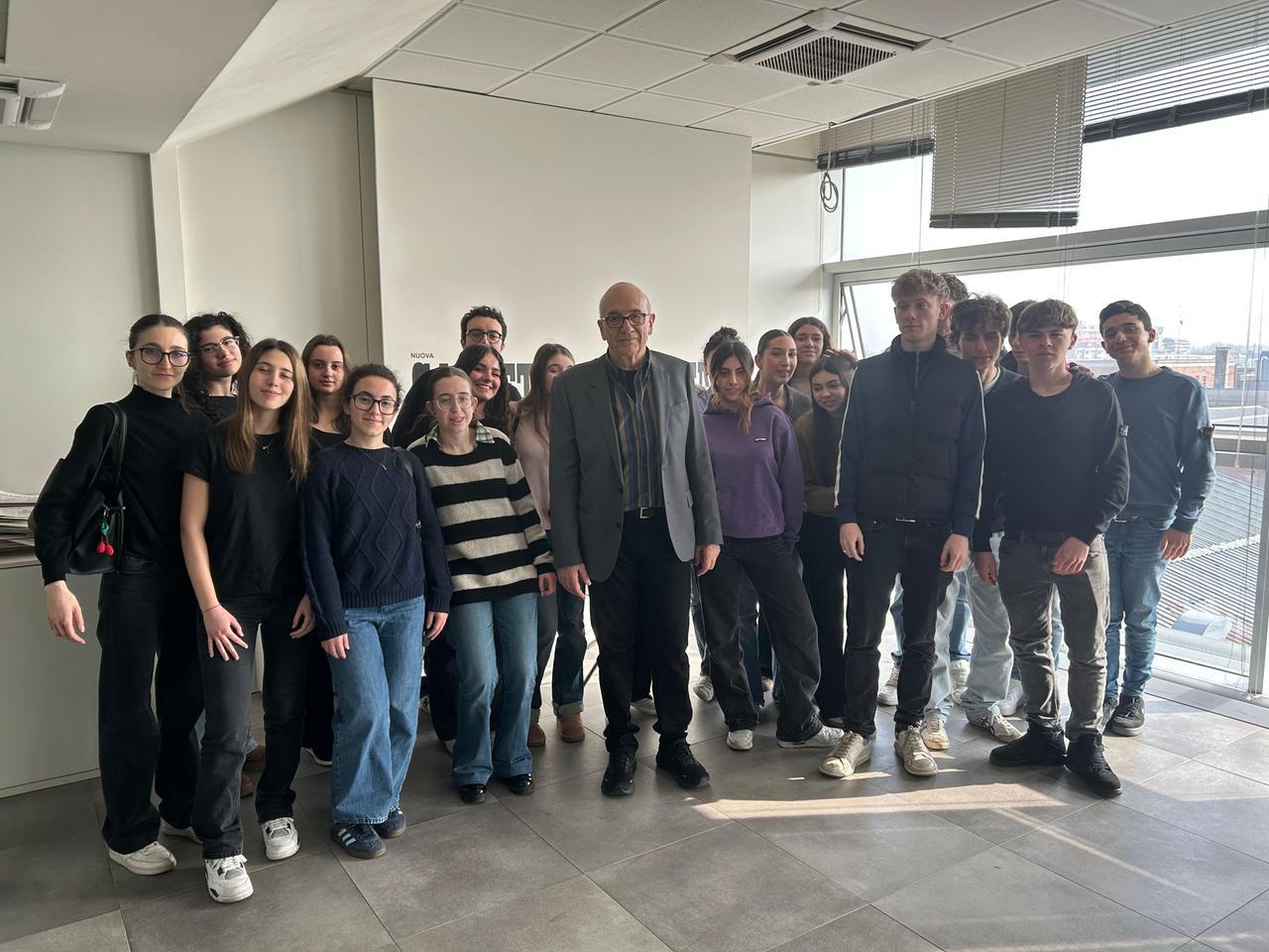 
	Gli studenti modenesi con Giuseppe Fattori, docente scomparso a 73 anni

