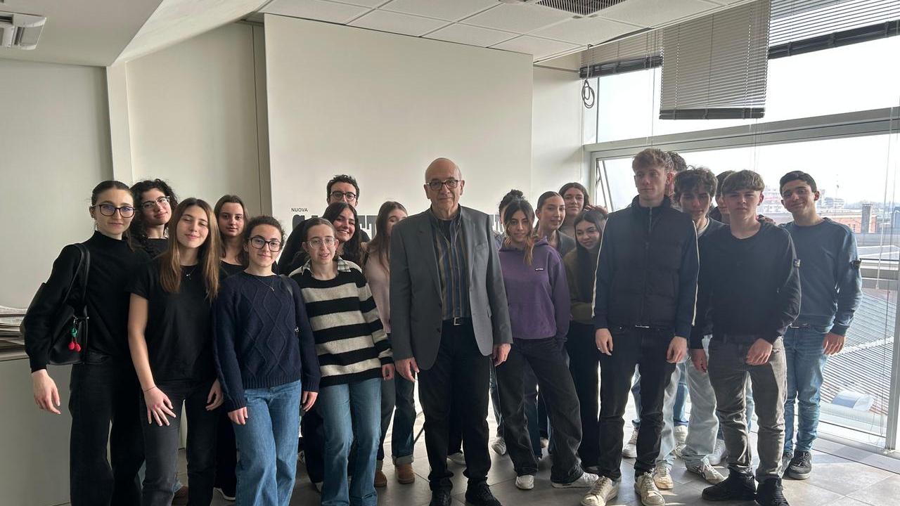 Gli studenti modenesi con Giuseppe Fattori, docente scomparso a 73 anni