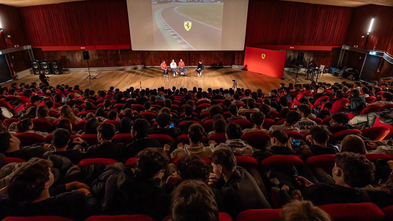 Quattrocento studenti al cinema Arena a tu per tu con i piloti Ferrari