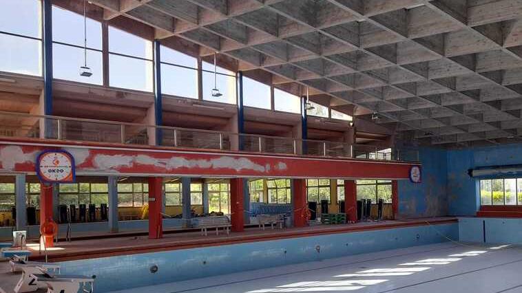 Montecatini, l’amministrazione: «Insostenibili i 9 milioni di euro per la piscina. Valutiamo anche la demolizione per ricostruirla più piccola»