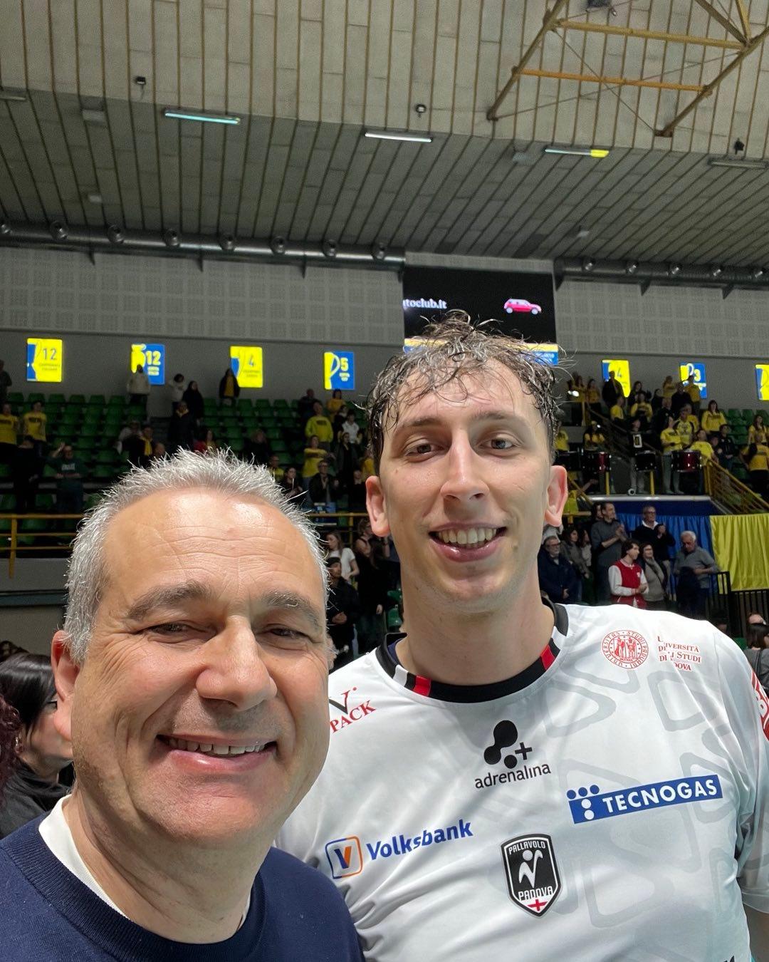 
	Luca Novi insieme al pallavolista Alberto Polo

