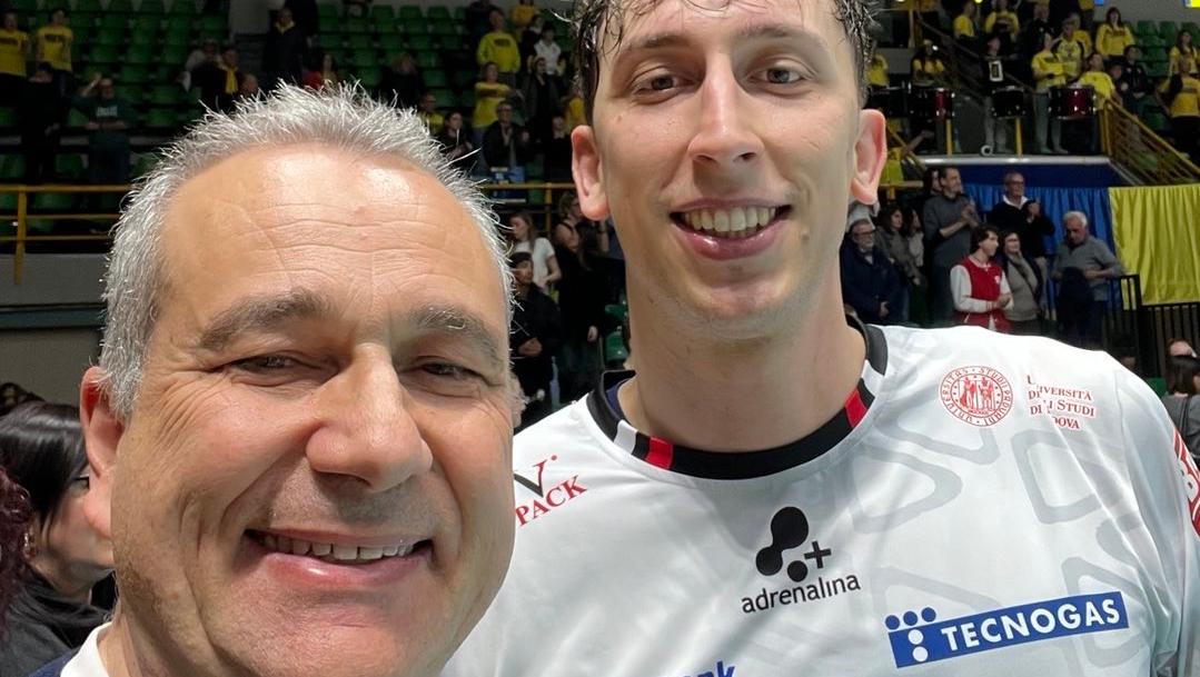 Luca Novi insieme al pallavolista Alberto Polo