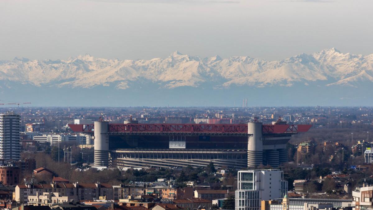 Vendita di San Siro, perquisizioni in corso: tra i nove indagati anche ex assessori – Cosa sappiamo