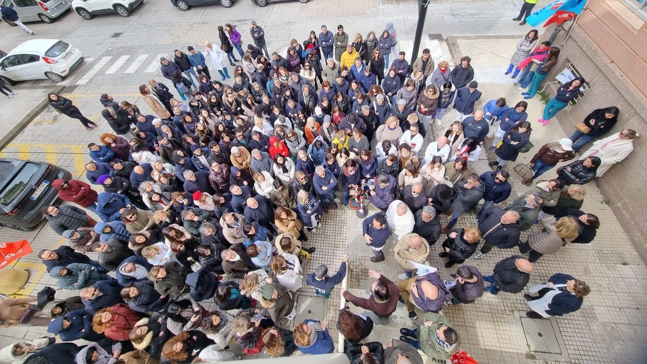 Sassari, sit in dei medici dell’Aou: «Siamo pronti a scioperare»