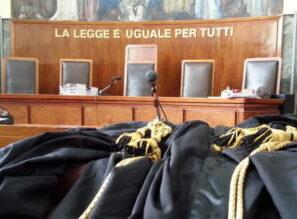 «Ti taglio la gola come si fa con i cammelli»: condannato marito violento