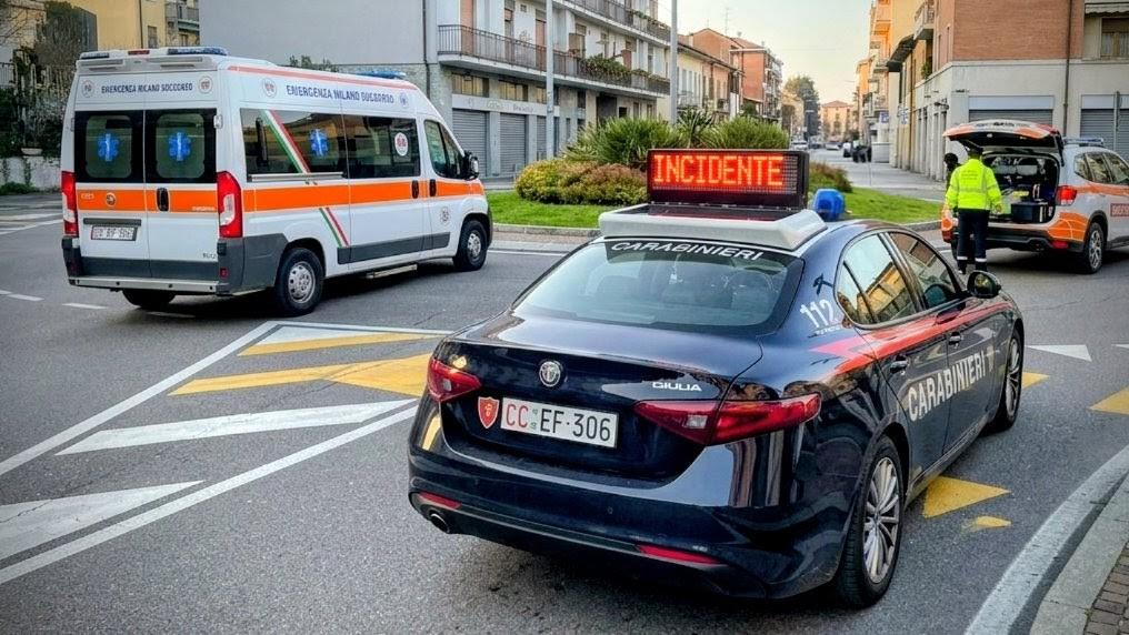 Scontro tra due auto sulla statale 131: tre feriti, uno è grave