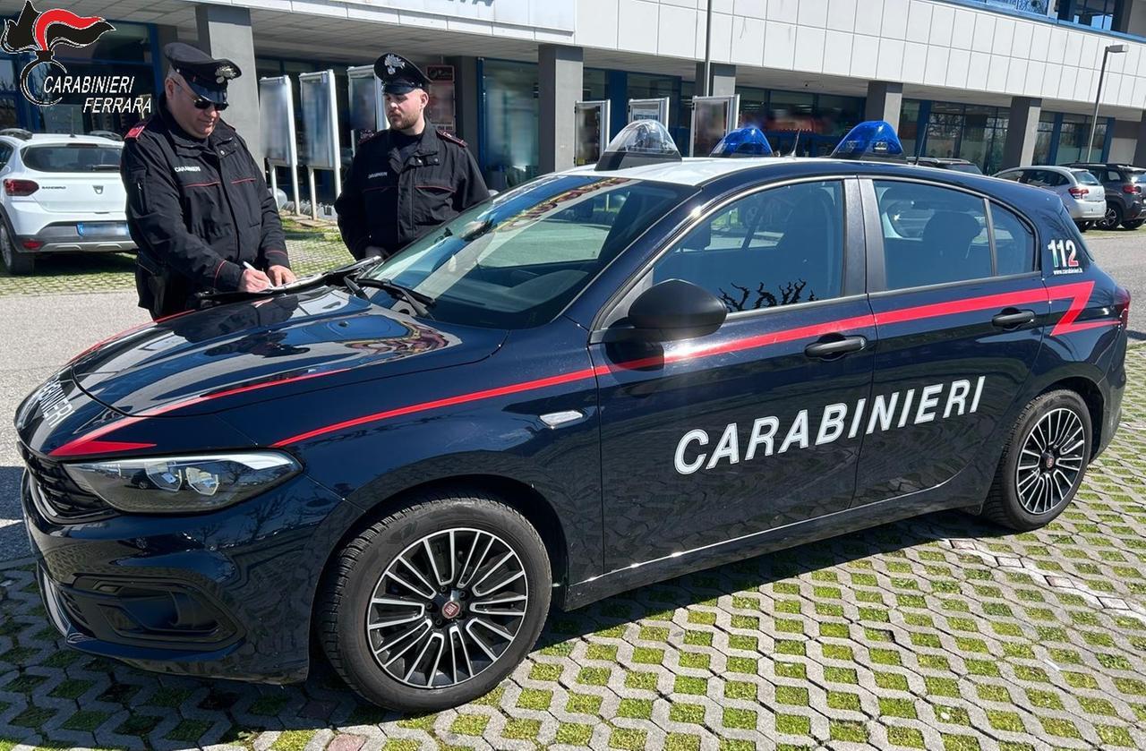 Cento, 19enne rapinato da due minorenni: denunciati