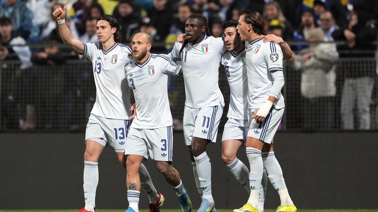 Bosnia-Italia 0-1: bellissimo gol di Kean. Espulso Bastoni – Diretta