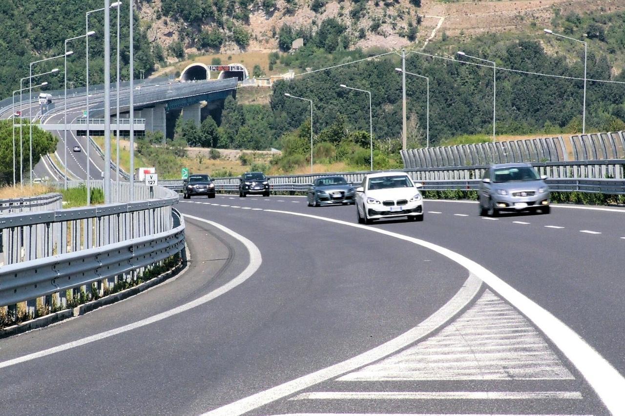 Pasqua e Pasquetta, 60 milioni di veicoli in viaggio: nell’isola boom di traffico lunedì – Strade e autostrade da evitare