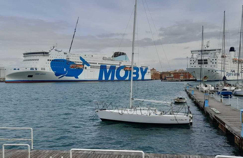 La Moby Legacy ormeggiata al porto di Livorno
