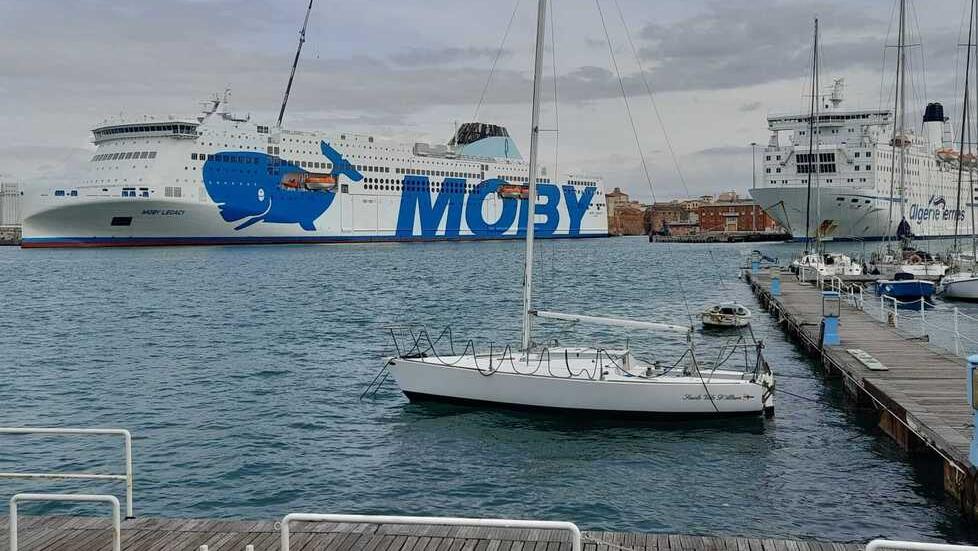La Moby Legacy ormeggiata al porto di Livorno