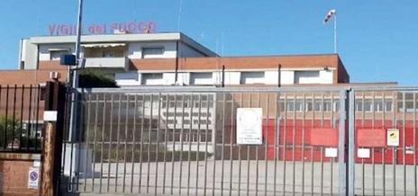 Livorno, ladri nella caserma dei pompieri: rubata attrezzatura da un camion