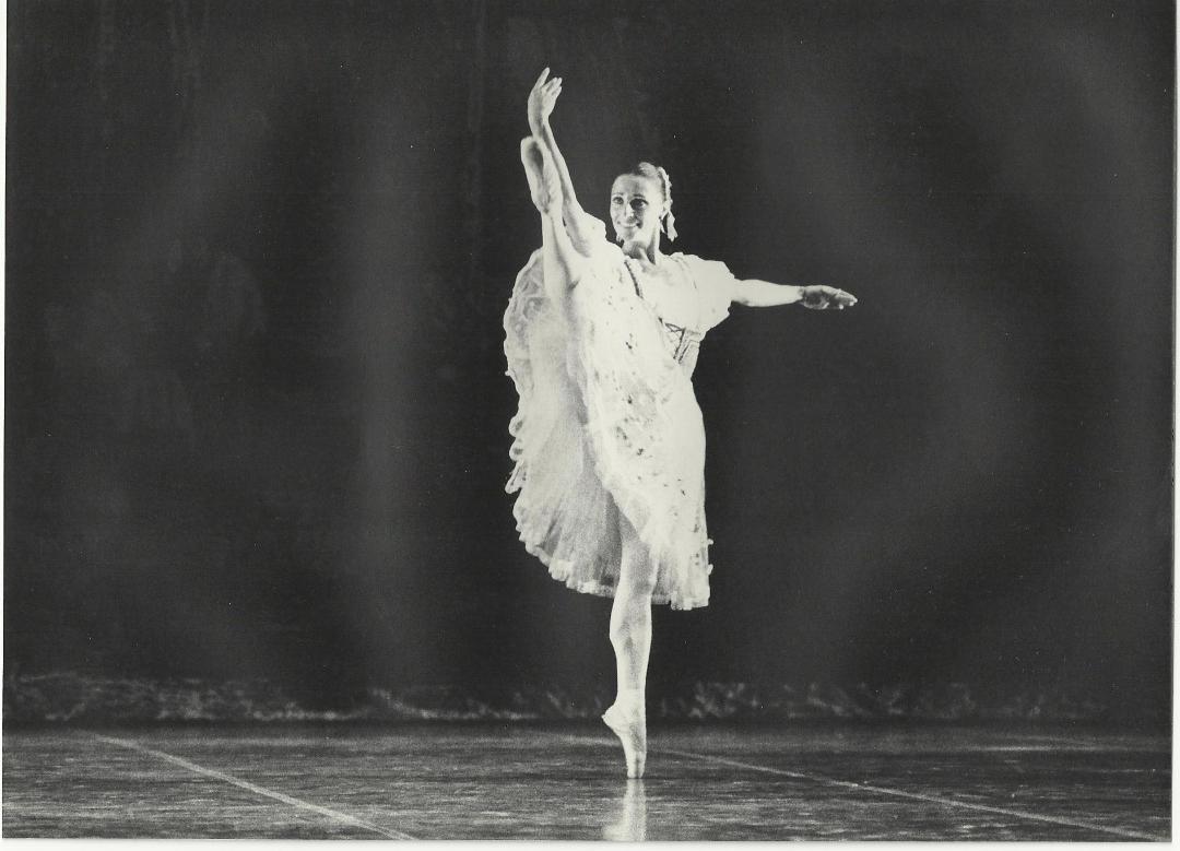 Addio alla ballerina Donatella Sturam