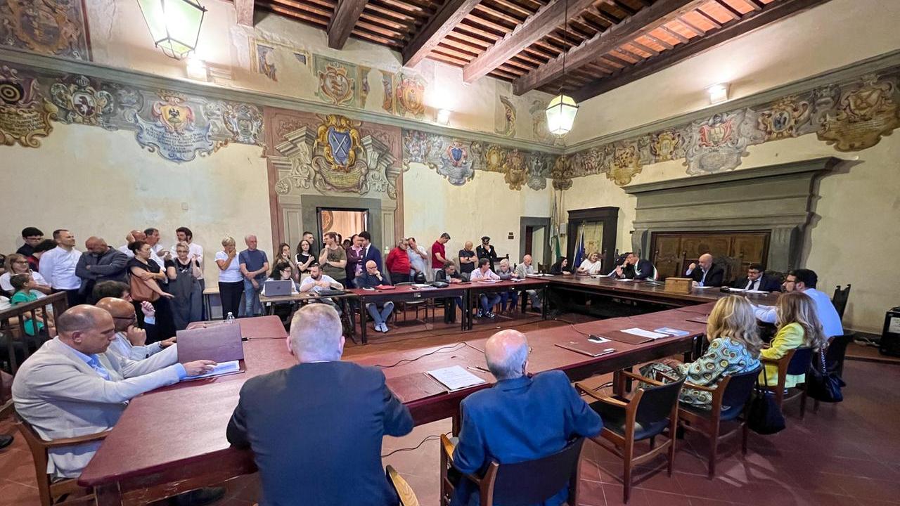 Un consiglio comunale a Pescia (foto Nucci)