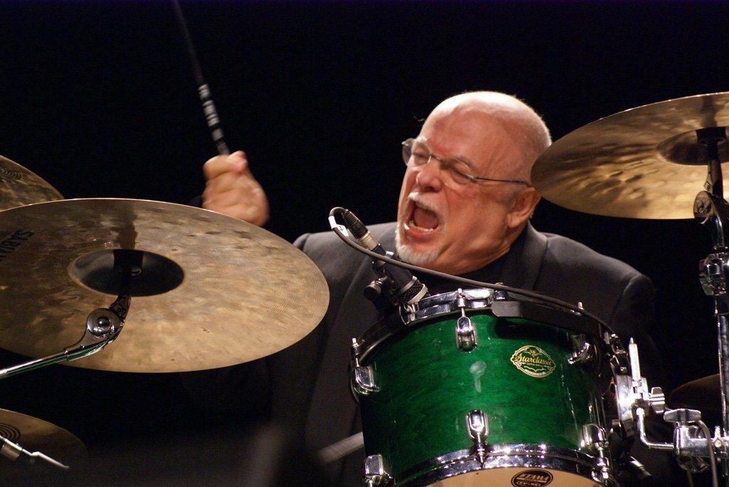 ELLADE BANDINI
ELLADE BANDINI ALLA BATTERIA