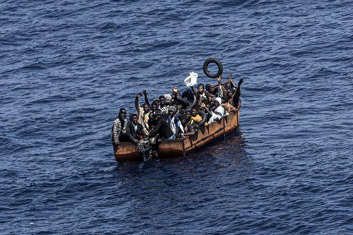 Tragico naufragio a Lampedusa, 19 morti e 5 feriti: il barcone dei migranti partito dalla Libia
