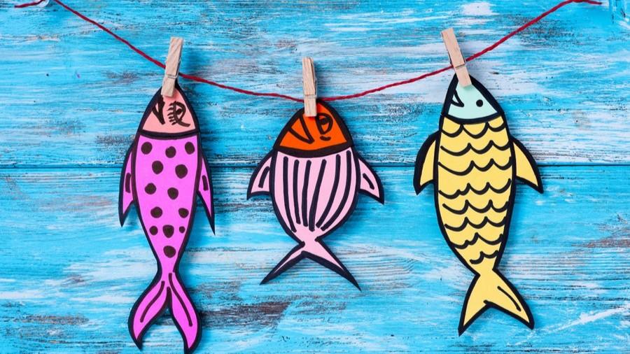 Pesce d’aprile, gli scherzi più incredibili del 2026: dalla Tesla a benzina al ripescaggio dell’Italia – Le origini e le beffe storiche