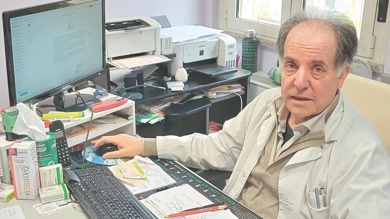 La giornata senza fine di un medico di base, il racconto di dottor Puddu: «Oltre 200 messaggi al giorno, siamo schiavi di WhatsApp» – La storia